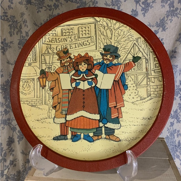 VTG 1989 12" Round Metal Tray Season's Greetings Christmas Carolers - Picture 1 of 5